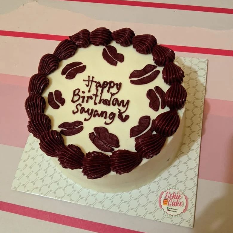 kue ulang tahun bibir